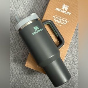 STANLEY | THE QUENCHER H2.0 FLOWSTATE™ TUMBLER | 40 OZ - Charcoal